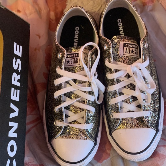 Converses - Picture 3 of 9